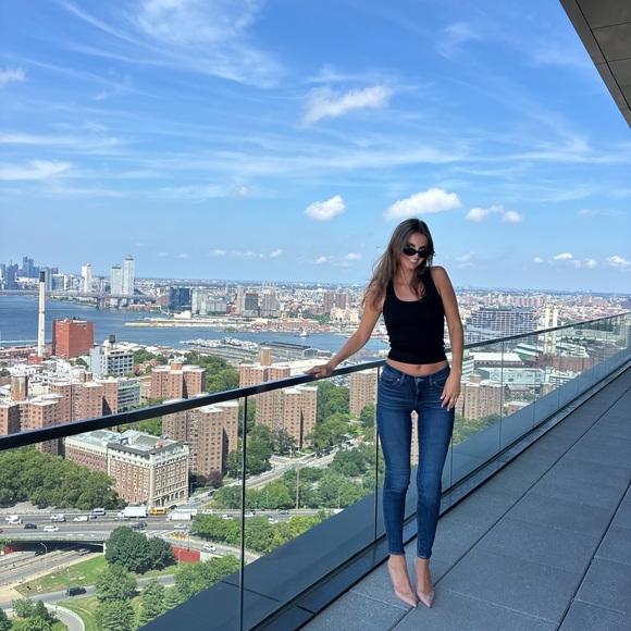 Meet your Posher, Kendall - Picture 1 of 1